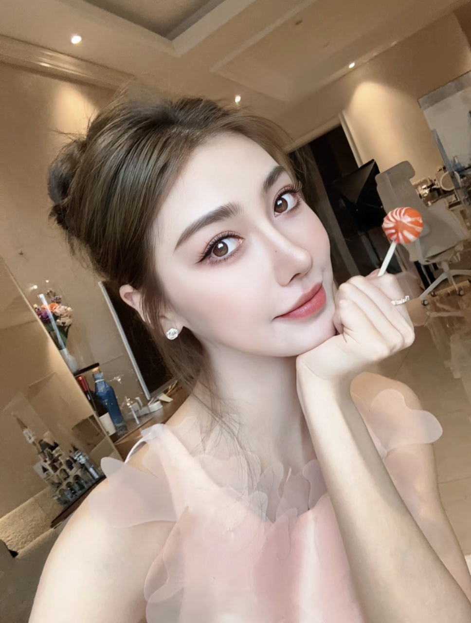上海 姜立儿 🦜 高质量圈外女友古丽娜扎1.1高仿 